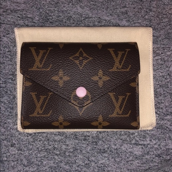 Louis Vuitton Wallet - Picture 3 of 13